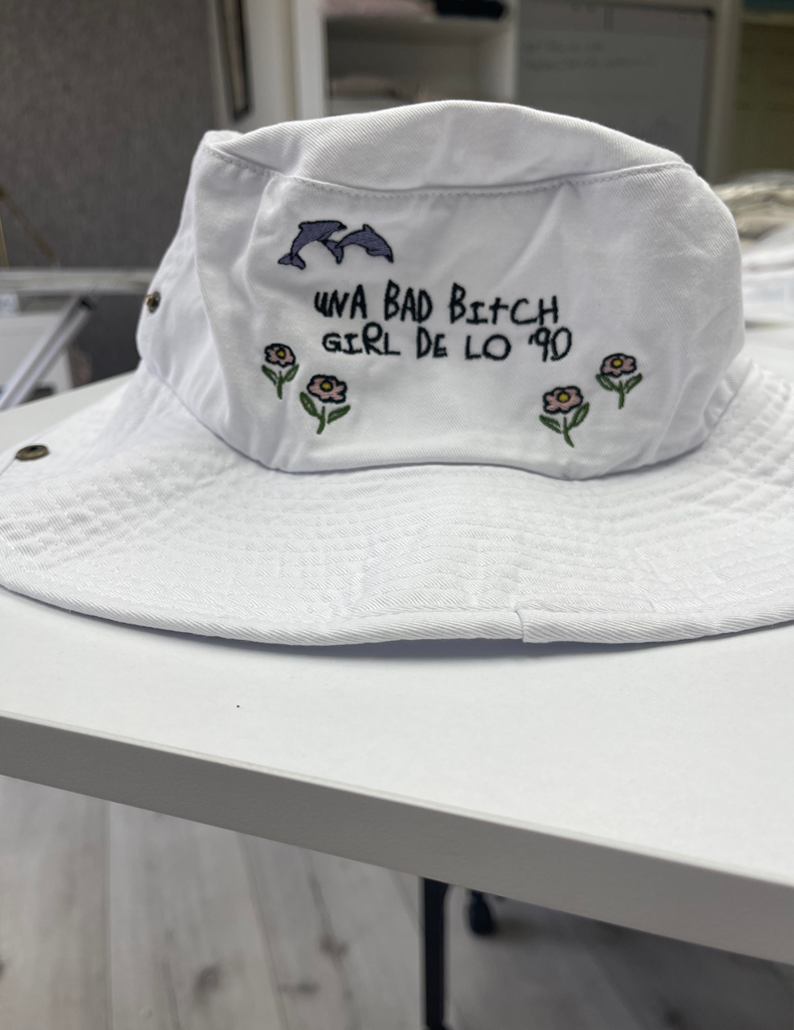 Red Heart Un Verano Sin Ti Embroidered Bucket Hat
